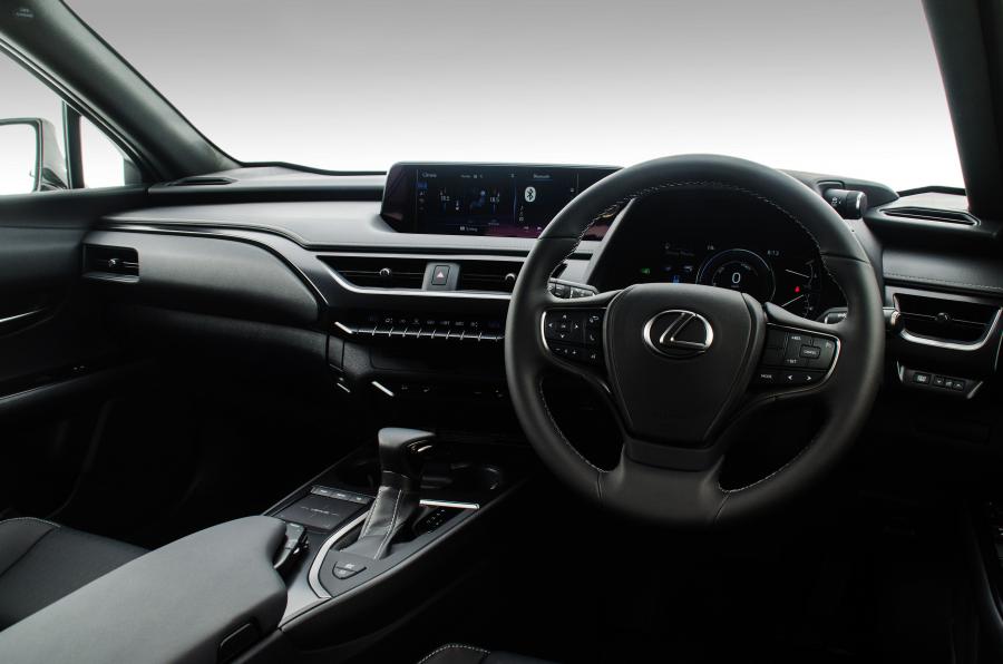 Торпедо Lexus UX250h 2019 года  (ZA) (фото 15 из 22)